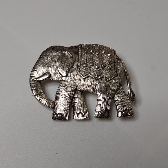 Awesome Silver Tone Metal Elephant Brooch - Picture 2 of 12